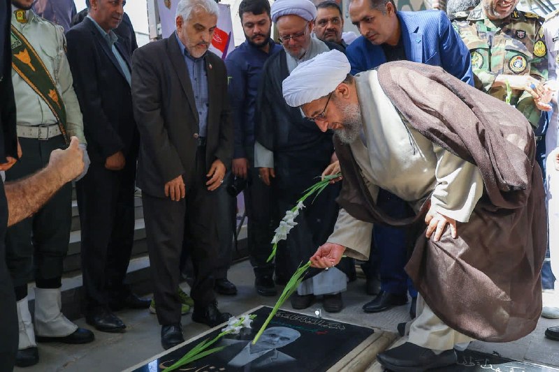 تبریز بیدار [اخبار تبریز]: 📸 برگزاری آیین غبارروبی گلزار شهدا و تجدید میثاق با آرمان‌های انقلاب و شهدا به مناسبت هفته دولت در تبریز🆔 @tabrizebidar📸