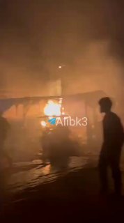 הפצצה ישראלית על אוהלי העקורים בעיר חאן יונס מדרום לרצועת עזה.