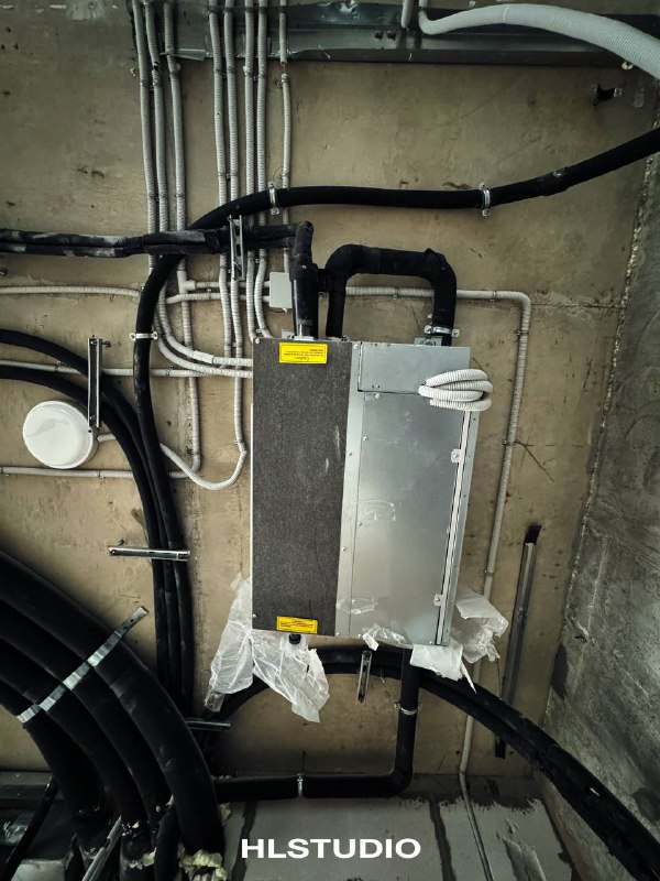 HLSTUDIO Объект в white box Провели демонтаж на объекте Проверили стяжку датчиком влажности, выявили трещины и завалы Рассчитали необходимый объём ... - изображение 8 - объект, hlstudio, hl_project_simfony64