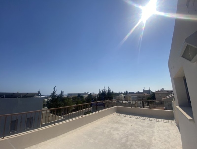 5-bed semi-detached house with roof garden in Agios Athanasios photo 3