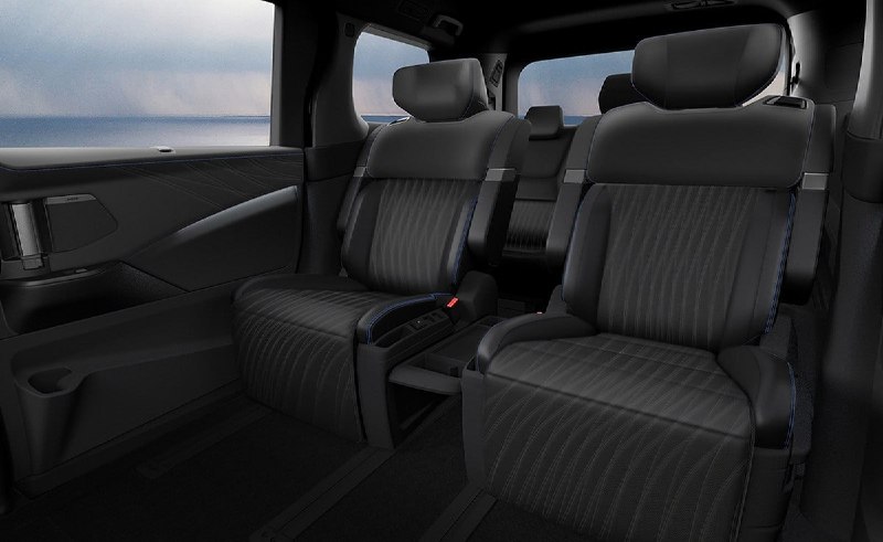 Nissan показал роскошные версии нового минивэна Elgrand 5
