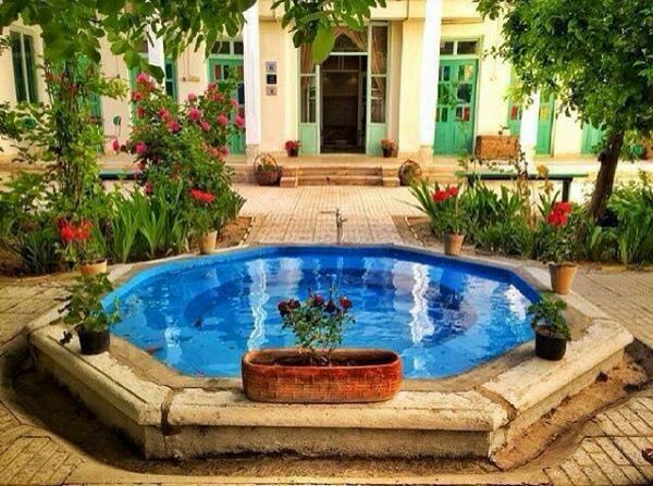 🌹روزگاری غریب🌹: ❤️ خانه پدری و مادری کجاستجایی ست که همیشه منتظرت هستندو چشم براه آمدنت می مانند...جایی ست که بی هیچقید و شرطی دوستت دار