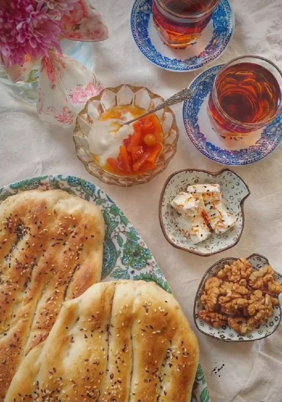 متن های ناب: امید یعنی؛ فراموش کن طوفان سختدیشب را، و نگاه کن که خورشید،امروز چه زیبا لبخند می زند به تو....سلام صبح پنج شنبه تون بخی