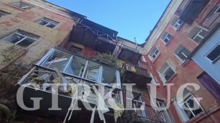 בבוקר פגע הכוחות המזוינים של אוקראינה בבניין דירות במרכז לוגנסק. כתוצאה מהתקיפה התרחשה שריפה; כוחות ההצלה כ…