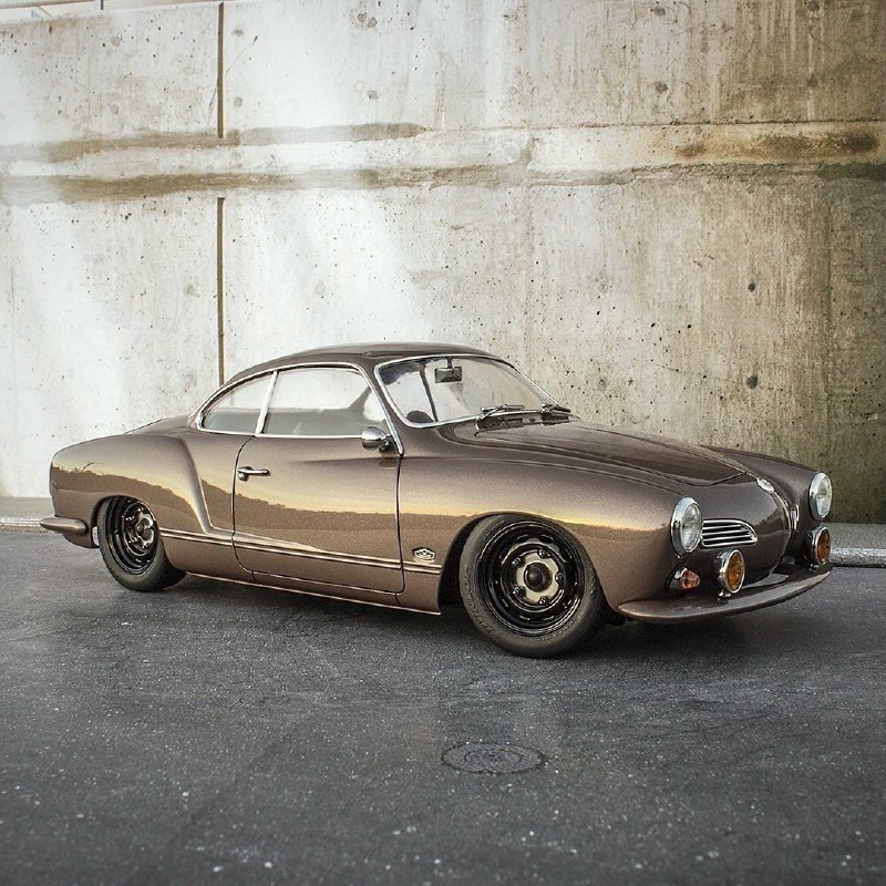 Масштабная моделька Volkswagen Karmann-Ghia 1/24. Колеса, шины, руль, сиденья и двигатель напечатаны 2