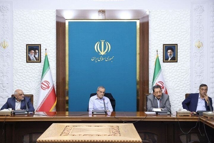 اقتصاد نگار | Eghtesad Negar: 🟢رئیس جمهور: استمرار تولید و فعالیت صنایع یک ضرورت حیاتی برای اقتصاد کشور است💬پزشکیان با تأکید بر ضرورت استمرار تأمین بر
