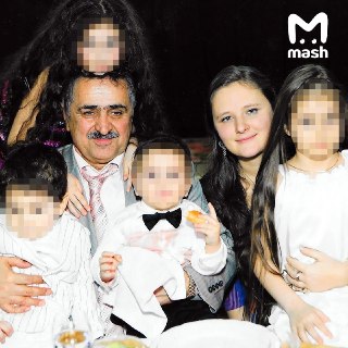 Убита вдова бывшего вице-премьера Дагестана и экс-депутата Госдумы РФ. По подозрению в преступлении задержан друг её сына.43-летняя Анна Каменева была обнаружена мёртвой в коттеджном посёлке "Жуковка-3" Московской области. Рядом с ней нашли травматический 