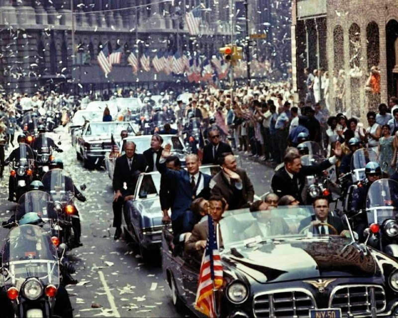 ناسا | فارسی🚀: در 13 اوت 1969 پس از فرود تاریخی فضانوردان آپولو 11 در ماه و بازگشت آنها به زمین و طی کردن قرنطینه در نهایت در نیویورک ا