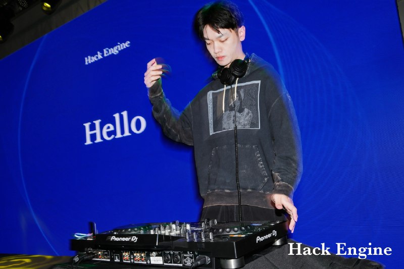 Let’s AI Hack！和数百位hacker相见，可能是今天上海hacker最密集的地方了吧🤣图片直播地址👉🏻