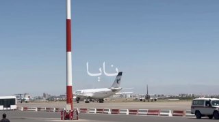 🔴🇮🇶🇮🇷 המטוס הנושא את גופתו של האייתוללה סייד עלי חמינאי ומשפחתו הגיע לשדה התעופה משהד.