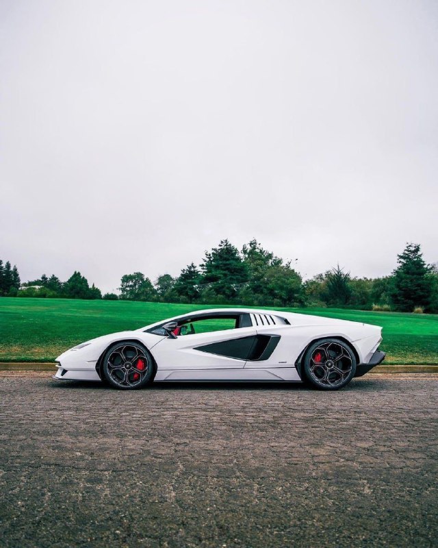 Lamborghini Countach LPI 800-4 7