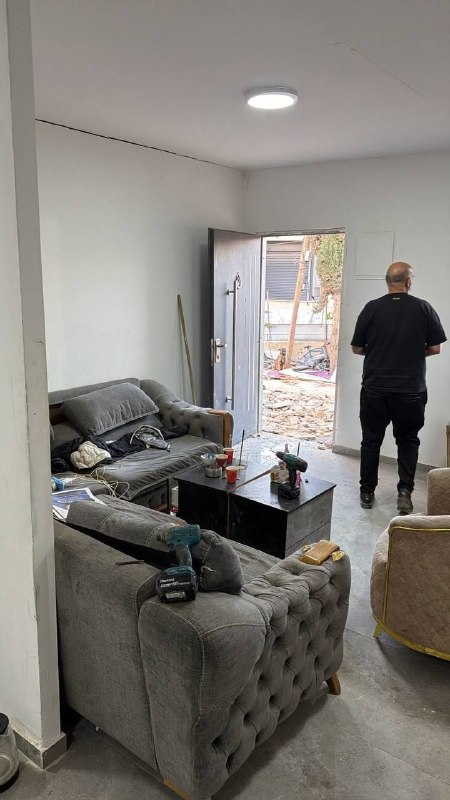 לפני שהוא חי בה ומתחיל את חיי הנישואין שלו הכיבוש מאלץ את האזרח "דחוד אבו ריאלה" להרוס את ביתו בעיירה אל-עי…