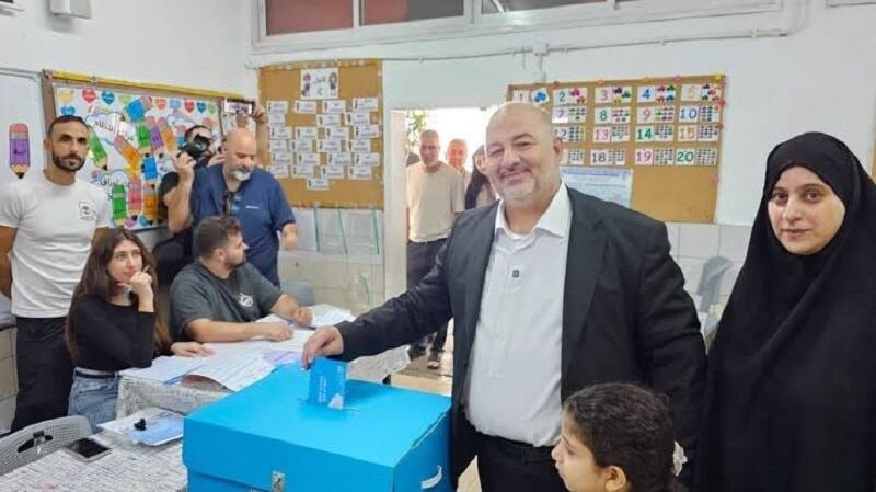 ראש הרשימה הערבית המאוחדת: נשלח את נתניהו והימנים לאופוזיציה מנצור עבאס, ראש הרשימה הערבית המאוחדת בשטחים ה…