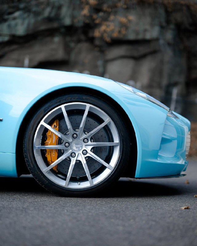 Aston Martin 1-77 2