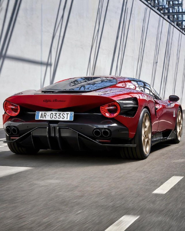 Alfa Romeo 33 Stradale 3