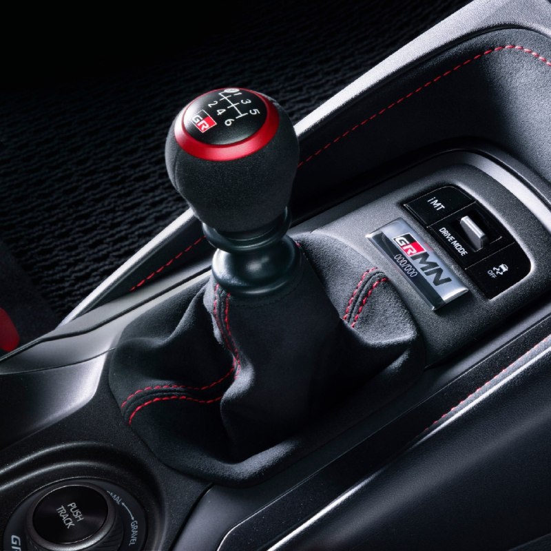 Toyota прокачала GR Corolla и показала версию GRMN — настоящая трековая тачка для фанатов механики. 8