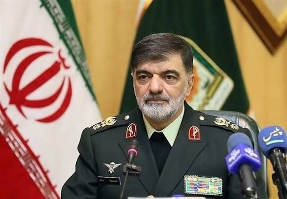 روزنامه ایران: ⭕ پیام تبریک سردار رادان به دکتر پزشکیان به مناسبت هفته دولتمتن پیام فرمانده فراجا بدین شرح است:برادر ارجمند؛ جناب آقای 