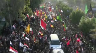 מבול אנושי משתתף בהלווייתו של מנהיג האומה, האימאם חמינאי, בנג'ף אלאשרף