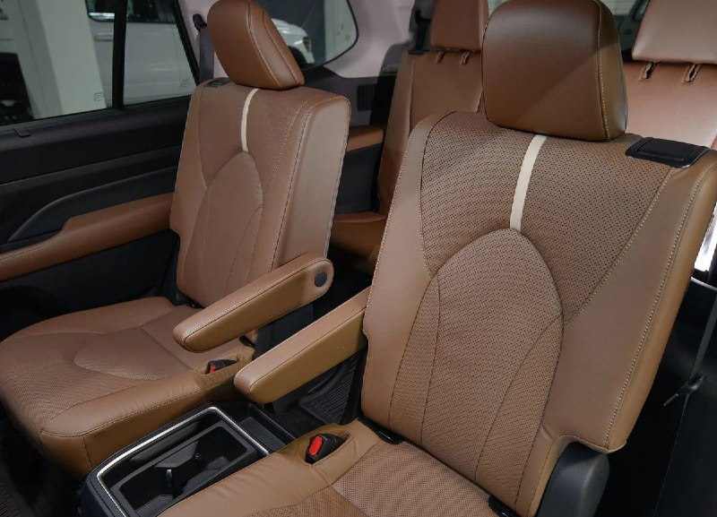 Новую Toyota Grand Highlander продают в России за 10,5 миллионов рублей 6