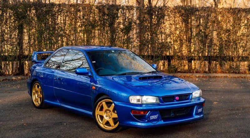 26-летний Subaru Impreza STI продали по цене нового Porsche 911В США на аукционе