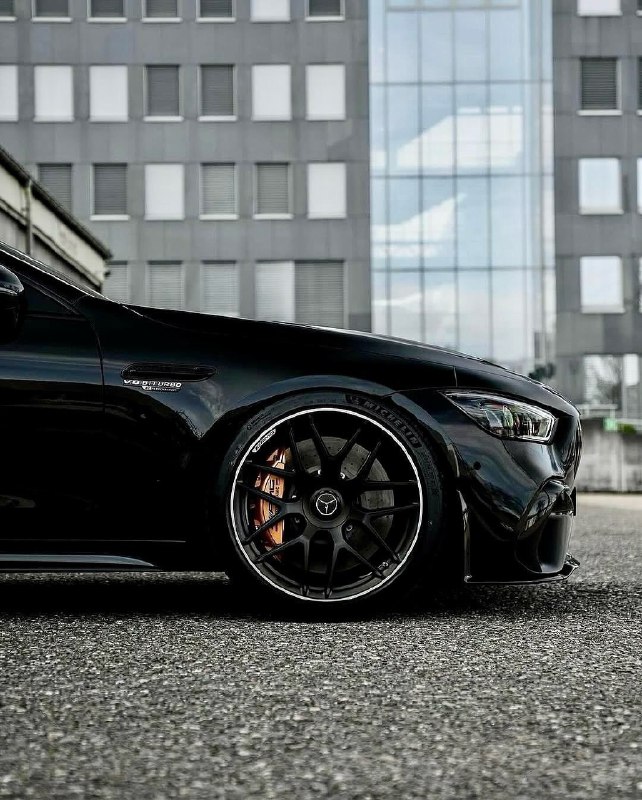 Mercedes AMG GT63 4