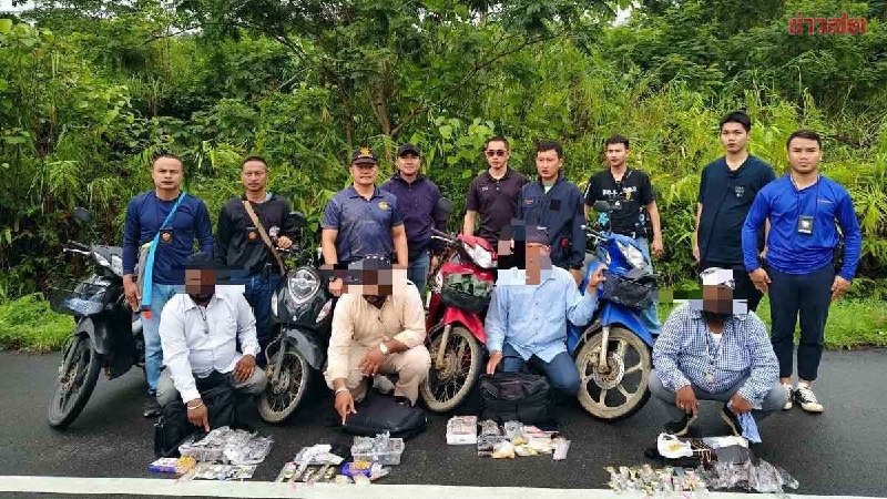 东南亚华人大事件：假黄金专骗独居老人！四名印度男子被逮捕 缴获大量仿制饰品 7月15日配图