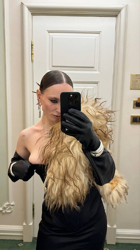 Ставьте ❤️‍🔥, если интересно, какие бренды были на мне в этот вечер С удовольствием расскажу!Ставьте ❤️‍🔥, если интересно, какие бренды были на мне в этот вечер С удовольствием расскажу!