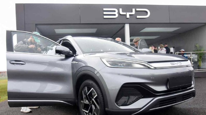 BYD опередила Tesla по темпам роста и практически догнала по продажам