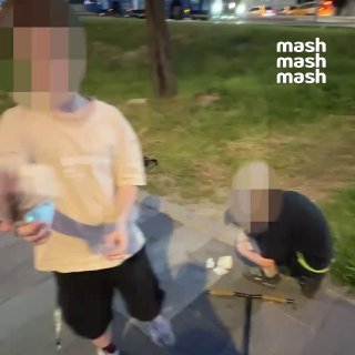 Будущие столичные бизнесмены рассказали, как поднять 5к на мытье фар на московских дорогах. Это их первый стартап — говорят, копят на электромобиль и новый телефон. алло, деньги?❗ Не грузятся фото и видео? Читайте нас в MAX