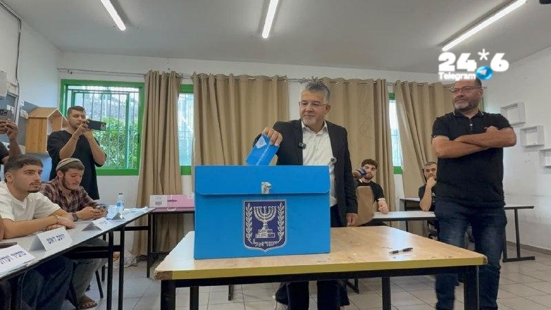 🇮🇱 מוחמד מג'אדלה. יוסף ג'בארין, יו"ר הרשימה המשותפת, הצביע בעיר מגוריו אום אל-פחם.