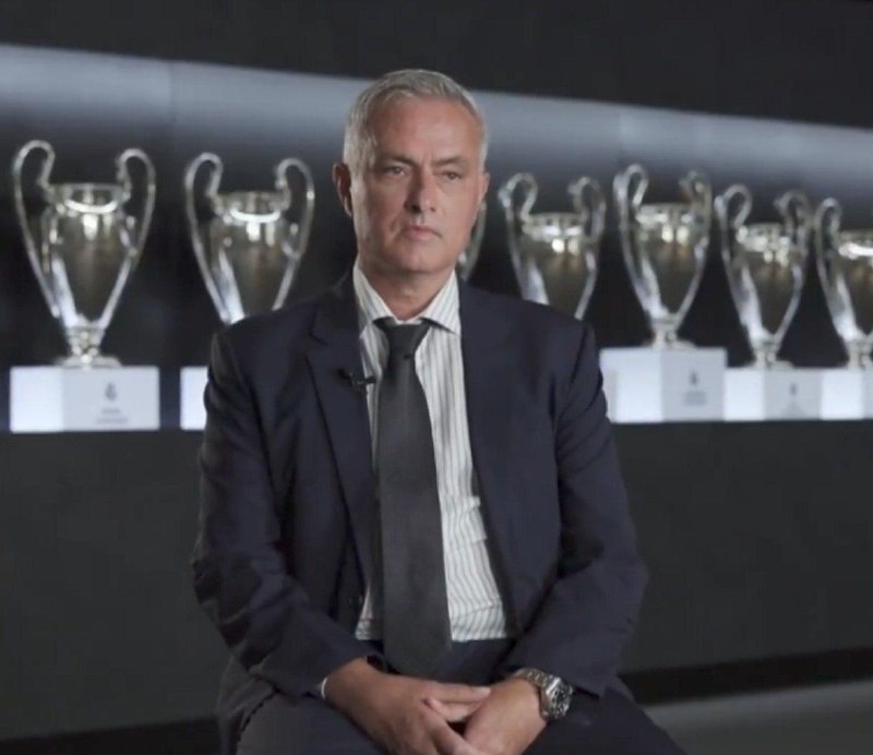 رئال مادرید | Real Madrid: ⚠️عملکرد باشگاه در طول دوره نقل و انتقالات چگونه بود؟🎙 مورینیو:ما به صورت استراتژیک کار میکردیم.از یک طرف، من و تیمم با