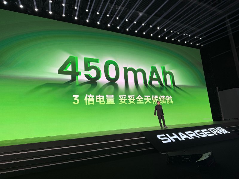 1. 今晚发布的闪极 AI 拍摄眼镜，名叫“拍拍镜”，很可爱，很好记