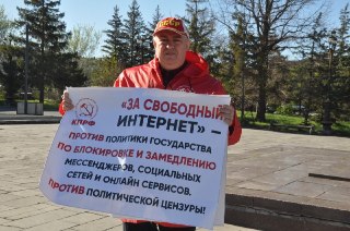 Депутата КПРФ в Оренбургской области оштрафовали за «экстремистскую символику» и сняли с выборов в ГосдумуСуд в Орске оштрафовал депутата Заксобрания Оренбургской области Владимира Гудомарова на две тысячи рублей по статье о «демонстрации экстремистской си