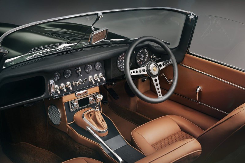 Jaguar вернул в производство культовый спорткар E-type 4