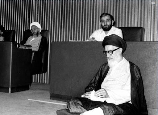 کانال گیزمیز 💯: پیران روستا میگفتند: روزی آیتالله طالقانی را دیدیم که با عدهای از مردم به سمت کوه مقابل روستا میروند.بالای کوه، مزار