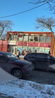 В Миннеаполисе силовики снова застрелили человека, сообщает CNN. В американских СМИ распространяется предположительное видео инцидента.В министерстве внутренней безопасности США заявили, что сотрудники пограничного патруля разыскивали нелегального мигранта