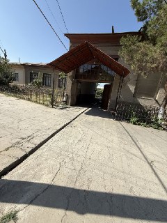 Свой дом 12сотикочада огороди билан  от ташми 4 км олтин тепа и пабеда