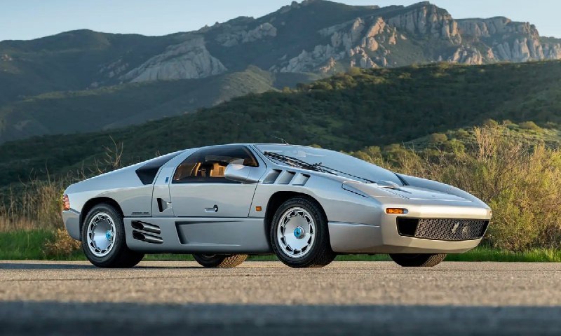 На аукционе продадут редкий «Mercedes без звезды»
...