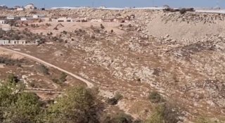 جرافات الاحتلال توسّع بؤراً استيطانية في برقا شرق رام الله