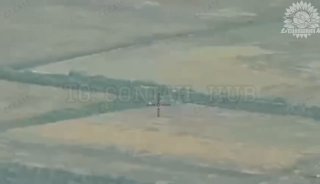 הצילומים מציגים מטוס קרב רב-תפקידי מדגם מיג-29MU1 של חיל האוויר האוקראיני (UAF) פוגע בשתי עמדות שליטה של כט…