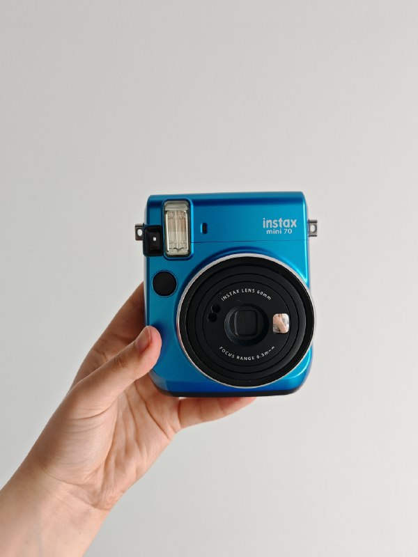 Продаю Fujifilm Instax Mini в идеальном состоянии. — фото 1