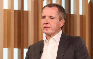 Губернатор Белгородской области Вячеслав Гладков подал в отставку. Её принял Владимир Путин.Временно исполняющим обязанности главы региона назначен Александр Шуваев.❗ Подписывайся на Mash в MAX