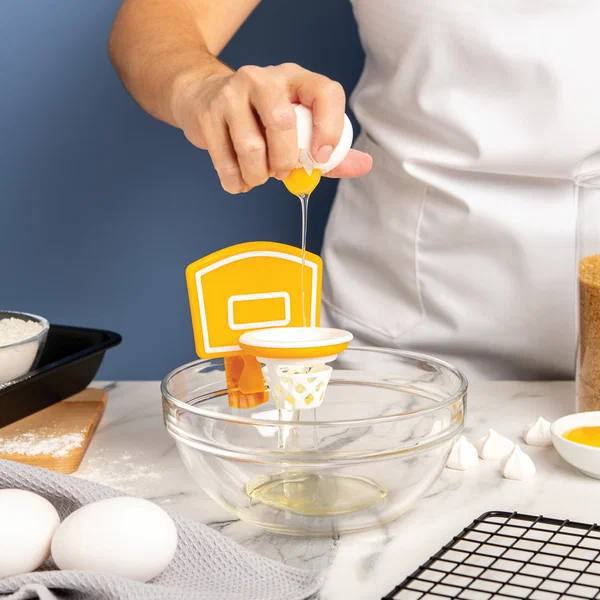 И-и-и гол! OTOTO Dunk N Egg отделитель желтка в виде баскетбольного кольца. Разбивай, забивай, белок стекает желток остаётся. Идеальный хет-трик дл... - изображение 1 - telegram, view, гол