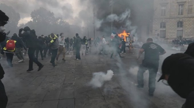 השר בצרפת מזהיר מפני סיכון אלימות 'גבוה מאוד' בהפגנות ליל כל הקדושים.