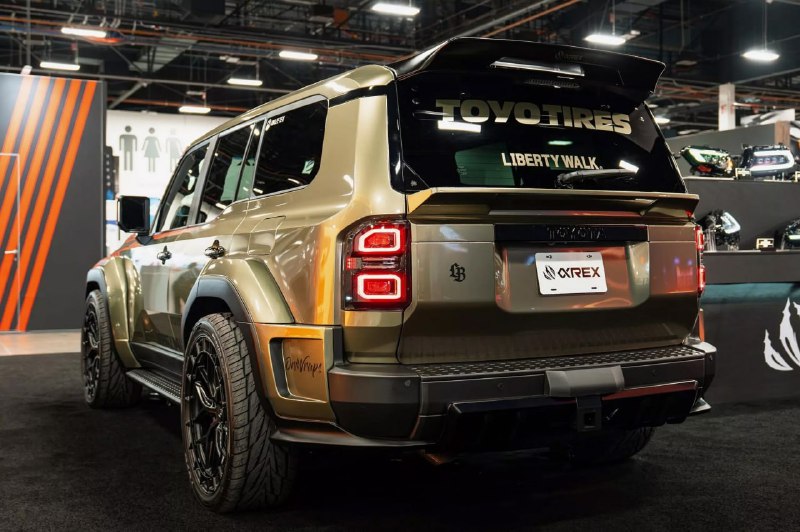 Тюнинг-ателье Liberty Walk доработало Land Cruiser Prado 3