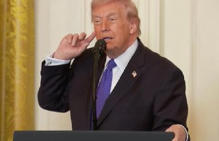 Трамп выступил на публике впервые после начала ударов по Ирану:• Атака может продлиться «четыре-пять недель», но «у нас есть возможности для того, чтобы она продолжалась гораздо дольше». • Американские силы уничтожили десять иранских кораблей, «они на дне 