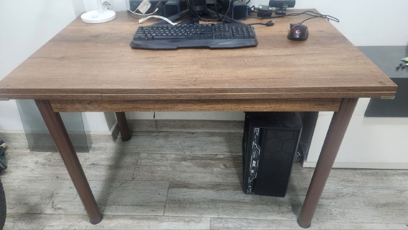 Продам: Стол раздвижной и Кресло офисное