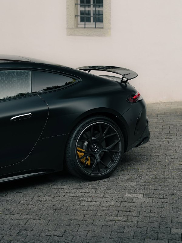 Mercedes-AMG GT 63 Coupé 4