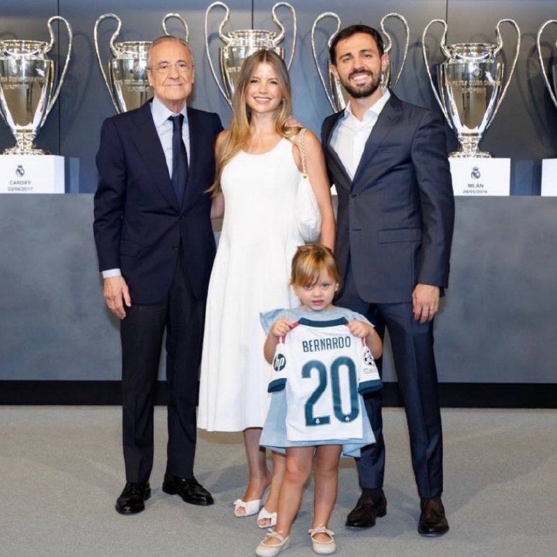 RealMadridCFNews | رئال مادرید سی اف نیوز: 📸 خانواده برناردو🆔 @RealMadridCfNews