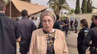 השרה אוורית סטרוק, לאחר ביקור במוקדי ההצבעה בעיר רהט, הצהירה: "רמת ההשתתפות הזו צריכה לגרום לנו להיות ערניי…